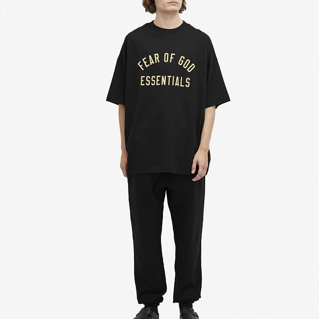 картинка Fear of God Essentials Jersey Crewneck Tee Black магазин Одежда+ являющийся официальным дистрибьютором в России 