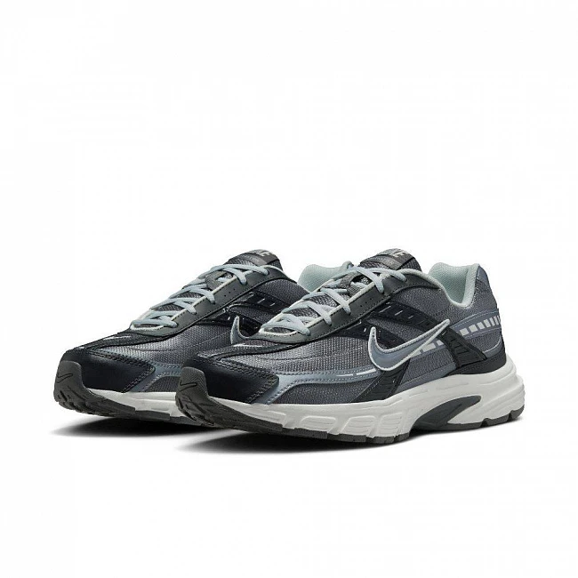 картинка Nike Initiator Anthracite Cool Grey магазин Одежда+ являющийся официальным дистрибьютором в России 