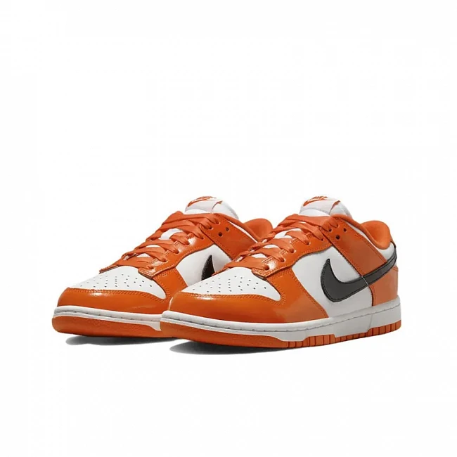 картинка Nike Dunk Low WMNS "Patent Halloween" магазин Одежда+ являющийся официальным дистрибьютором в России 