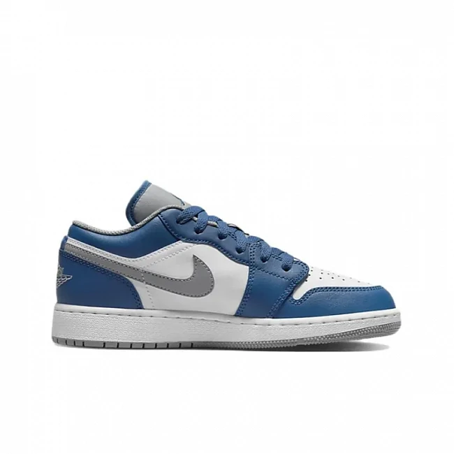 картинка Nike Air Jordan 1 Low GS "True Blue" магазин Одежда+ являющийся официальным дистрибьютором в России 