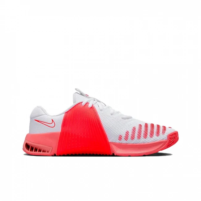 картинка Nike Metcon 9 Low Red магазин Одежда+ являющийся официальным дистрибьютором в России 