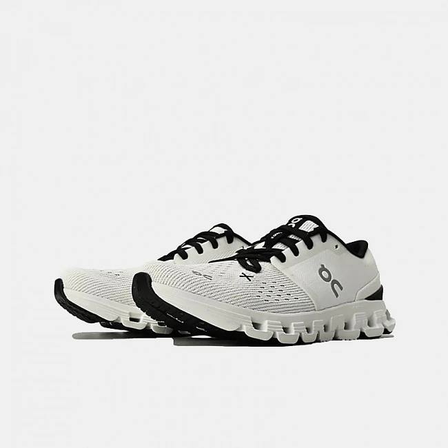 картинка ON Running Cloud X 4 Ivory Black магазин Одежда+ являющийся официальным дистрибьютором в России 