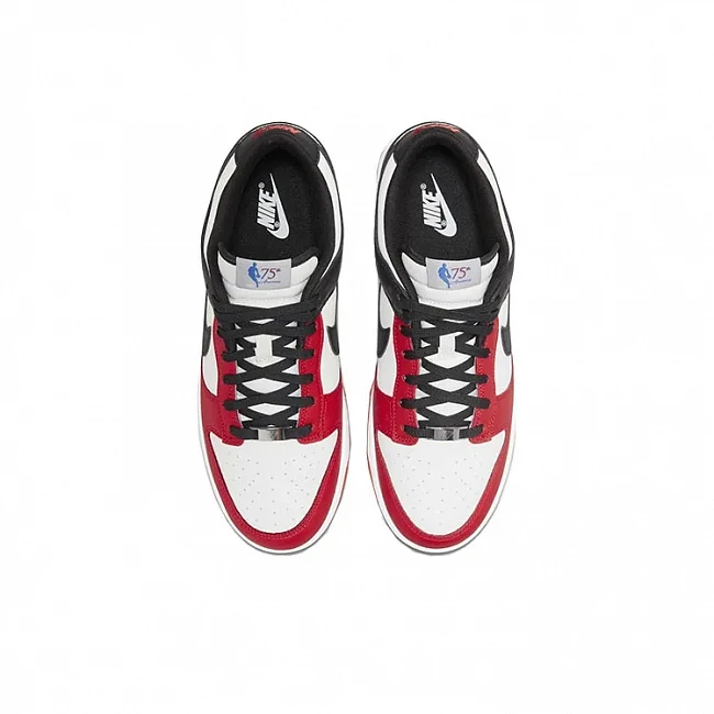 картинка Nike Dunk Low EMB NBA "75th Anniversary Chicago" магазин Одежда+ являющийся официальным дистрибьютором в России 