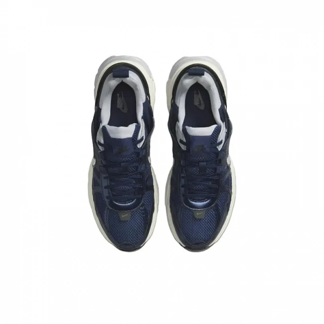 картинка Nike V2K Run Thunder Blue Wolf Grey магазин Одежда+ являющийся официальным дистрибьютором в России 