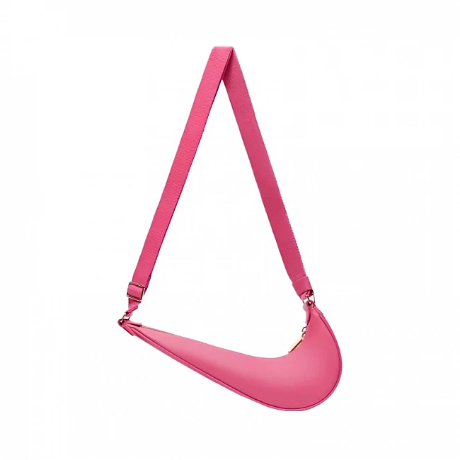 картинка Jacquemus x Nike Le Sac Swoosh Small Dark Pink магазин Одежда+ являющийся официальным дистрибьютором в России 