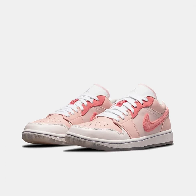 Nike Air Jordan 1 Low SE Mighty Swooshers Pink
