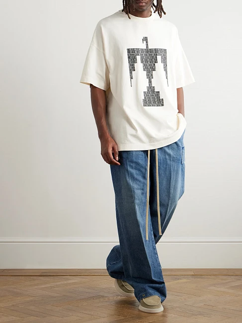 картинка Fear of God Essentials T-Shirt Thunderbird Logo Cream магазин Одежда+ являющийся официальным дистрибьютором в России 