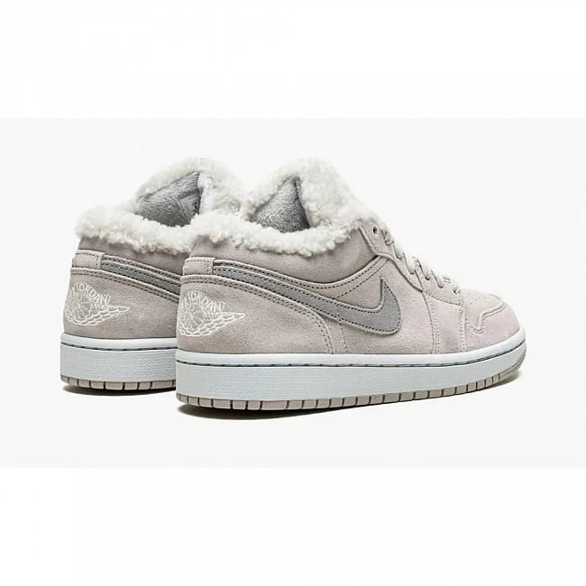 картинка Nike Air Jordan 1 Low SE college Grey/ White магазин Одежда+ являющийся официальным дистрибьютором в России 