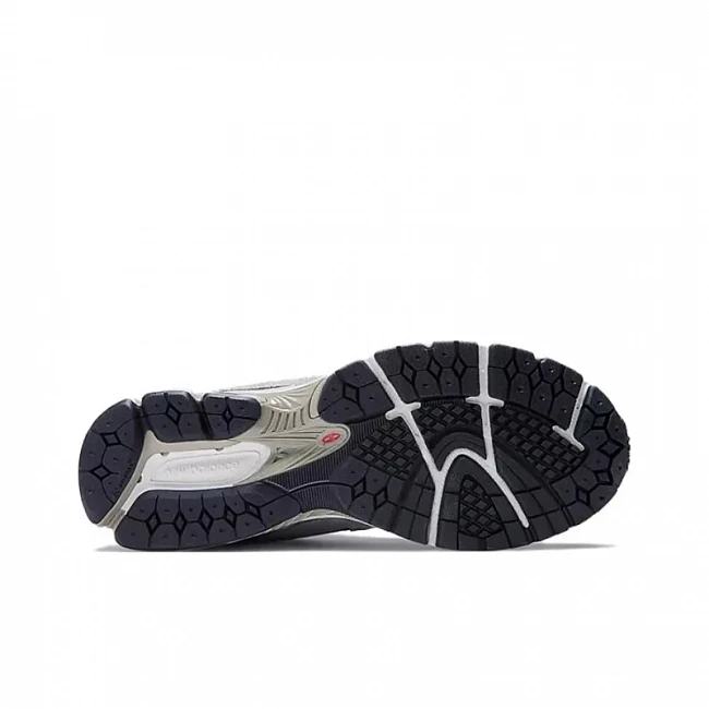 картинка New Balance 2002R Protection Pack Grey магазин Одежда+ являющийся официальным дистрибьютором в России 