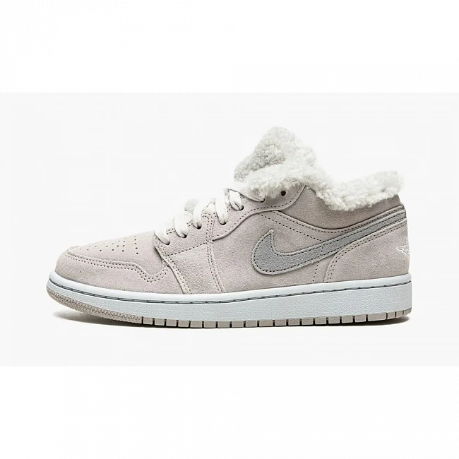 картинка Nike Air Jordan 1 Low SE college Grey/ White магазин Одежда+ являющийся официальным дистрибьютором в России 