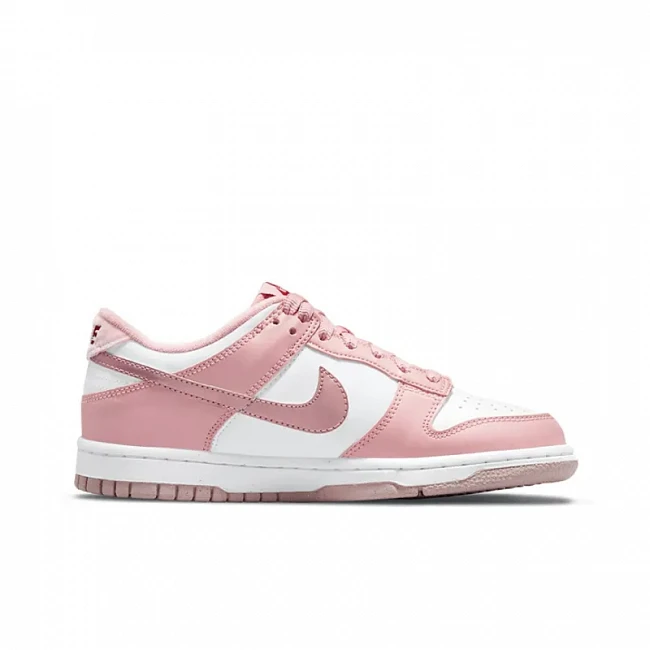 картинка Nike Dunk Low GS "Pink Velvet" магазин Одежда+ являющийся официальным дистрибьютором в России 