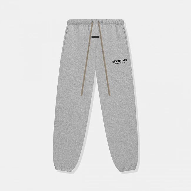 картинка Fear of God Essentials Fleece Sweatpant Light Heather Grey магазин Одежда+ являющийся официальным дистрибьютором в России 