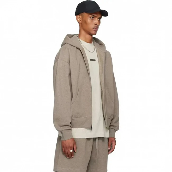 картинка Fear of God Essentials SS25 Classic Fleece Zip-Up Hoodie Homestead Heather магазин Одежда+ являющийся официальным дистрибьютором в России 