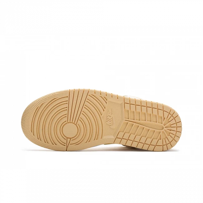 картинка Nike Air Jordan 1 Low Sail Pale Vanilla магазин Одежда+ являющийся официальным дистрибьютором в России 