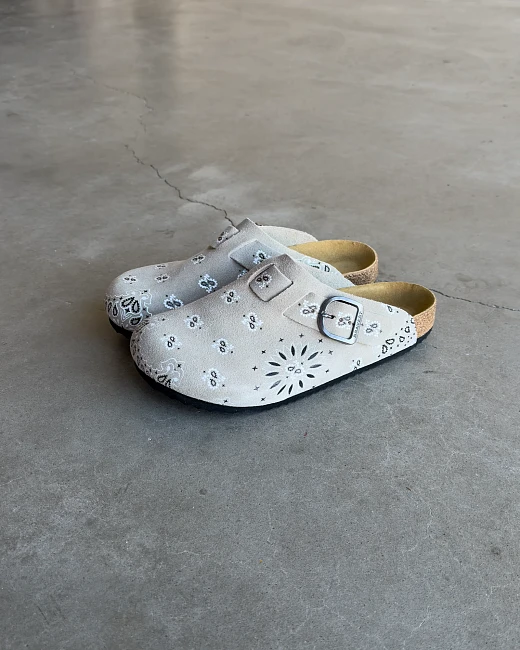 картинка BravestStudios Camel Suede Paisley Clogs магазин Одежда+ являющийся официальным дистрибьютором в России 