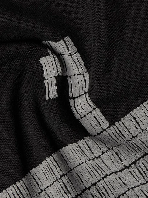 картинка Fear Of God T-Shirt Logo Thunderbird Black магазин Одежда+ являющийся официальным дистрибьютором в России 