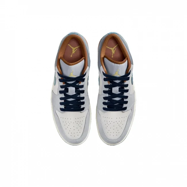 картинка Nike Air Jordan 1 Low SE "Repaired Denim Swoosh" магазин Одежда+ являющийся официальным дистрибьютором в России 
