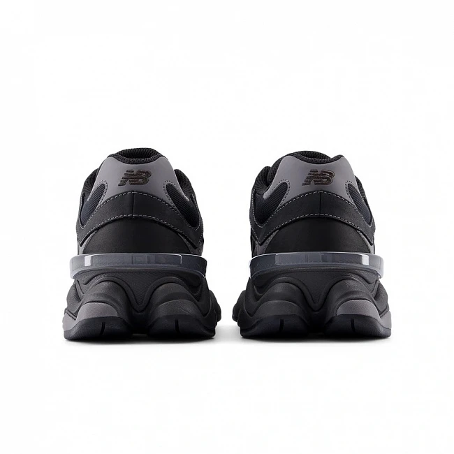 картинка New Balance 9060 Mono Black магазин Одежда+ являющийся официальным дистрибьютором в России 