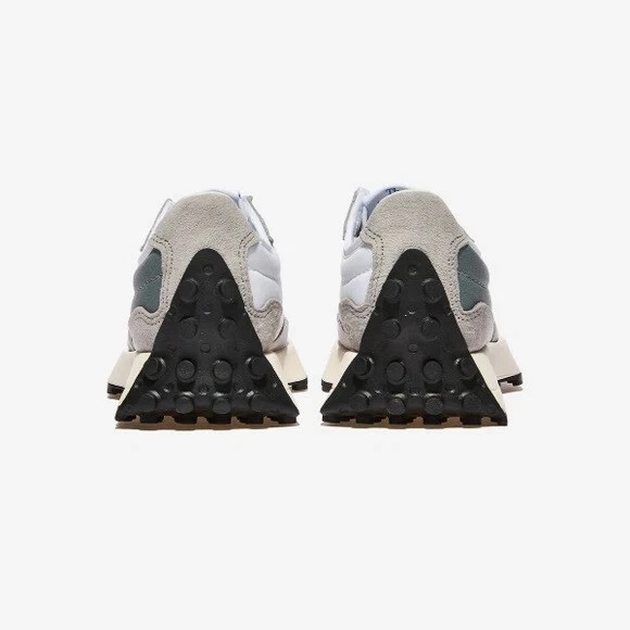 картинка New Balance 327 Grey магазин Одежда+ являющийся официальным дистрибьютором в России 