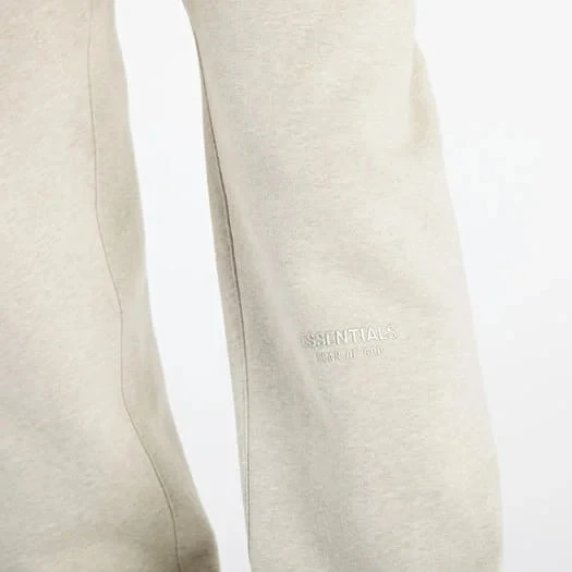картинка Fear of God Essentials Fleece Sweatpant Heather Stone магазин Одежда+ являющийся официальным дистрибьютором в России 