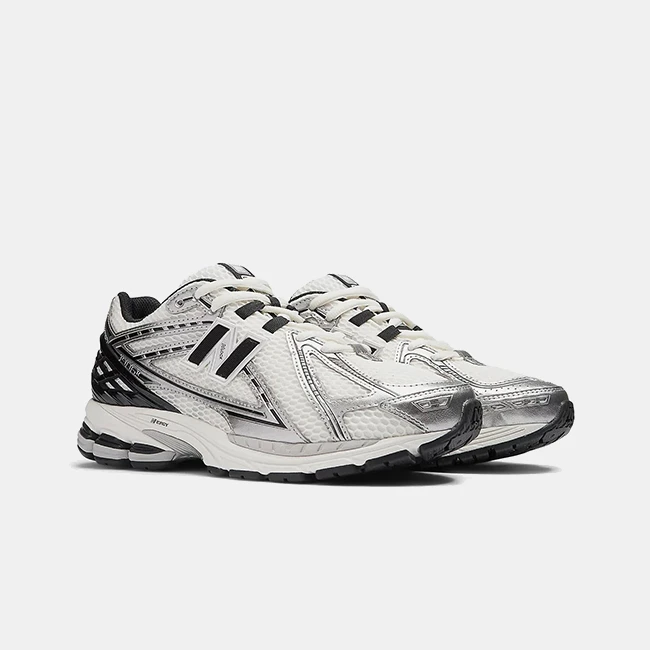 картинка New Balance 1906R Metallic Silver/Black магазин Одежда+ являющийся официальным дистрибьютором в России 