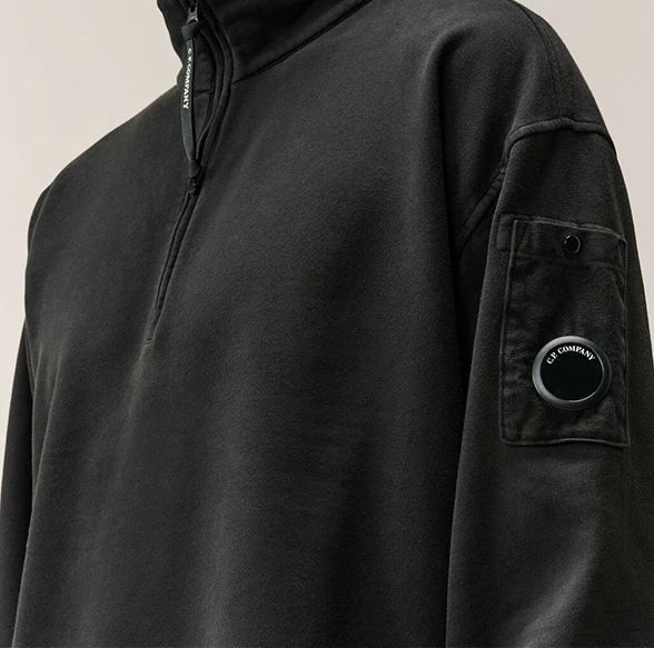 C.P. Company Brushed and Emerized Diagonal Fleece Mixed Boxy Lens Half Zip Sweatshirt Black