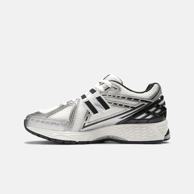 картинка New Balance 1906R Metallic Silver/Black магазин Одежда+ являющийся официальным дистрибьютором в России 