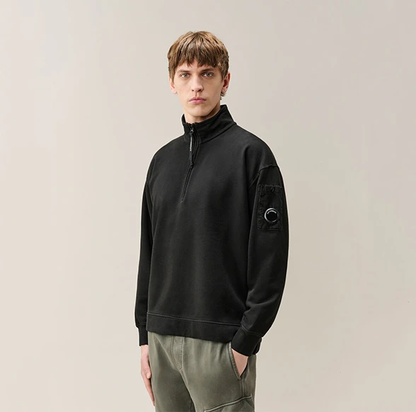 C.P. Company Brushed and Emerized Diagonal Fleece Mixed Boxy Lens Half Zip Sweatshirt Black