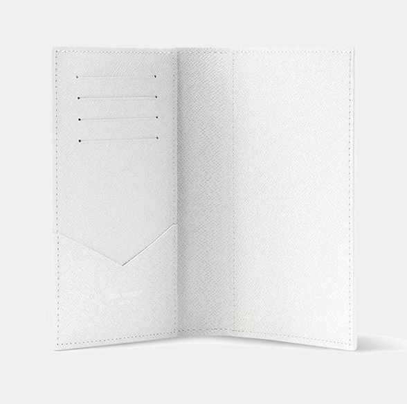 Обложка для паспорта Louis Vuitton Passport Cover Monogram Sports & Leisure White