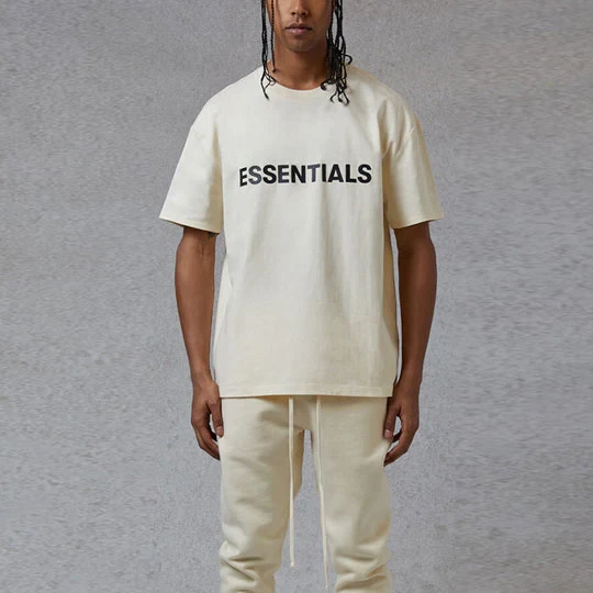 картинка Футболка  FEAR OF GOD ESSENTIALS SS20 GRAPHIC LOGO TEE магазин Одежда+ являющийся официальным дистрибьютором в России 