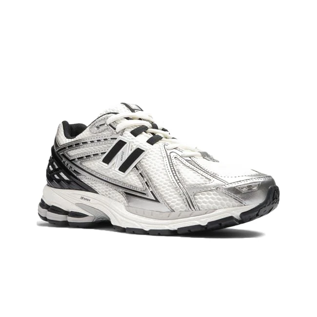 картинка New Balance 1906R Metallic Silver/Black магазин Одежда+ являющийся официальным дистрибьютором в России 