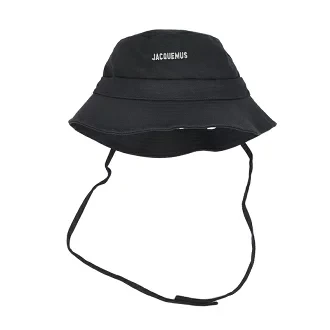 картинка Jacquemus Le Bob Gadjo магазин Одежда+ являющийся официальным дистрибьютором в России 