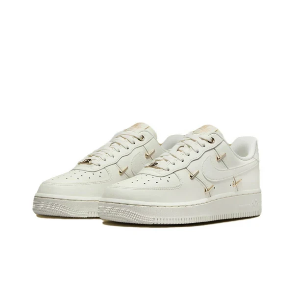 картинка Nike Air Force 1 Low Sail Metallic Gold магазин Одежда+ являющийся официальным дистрибьютором в России 
